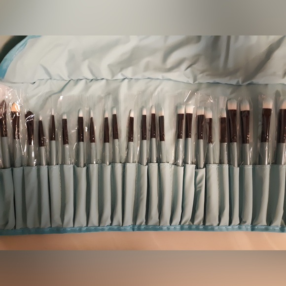 Makeup Bundle - Picture 7 of 8